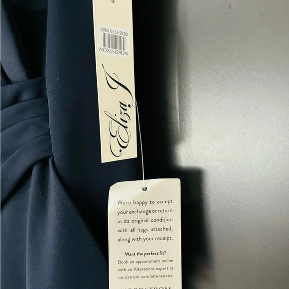 Eliza J Ruffle Front Gown - Picture 4 of 11